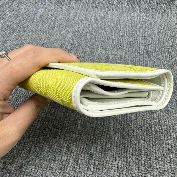 100% Authentic Gucci Wallet - Picture 8 of 16